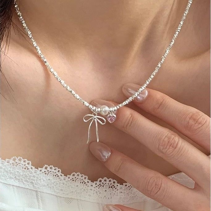 گردنبند مروارید و پاپیون